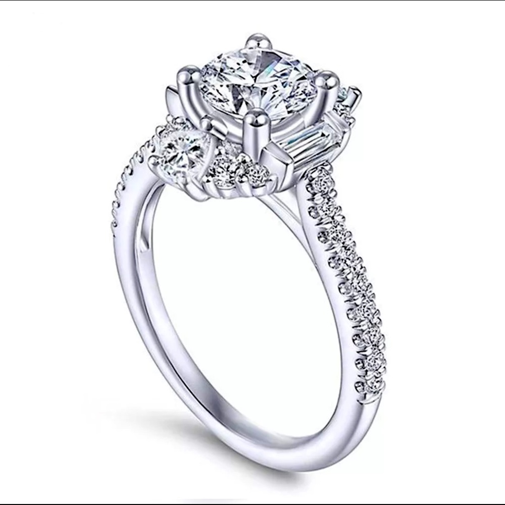 Real Silver 925 Ring with 6mm Round Shape Diamond